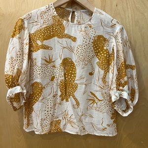 Light silk/ cotton top. 3/4 puff sleeve Chetah print